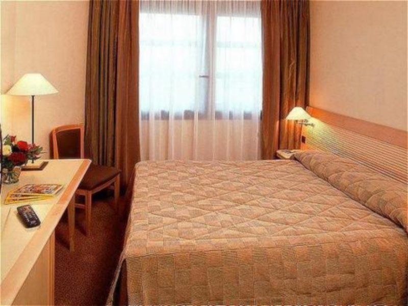 Mercure Tours Centre Gare Et Congres Экстерьер фото